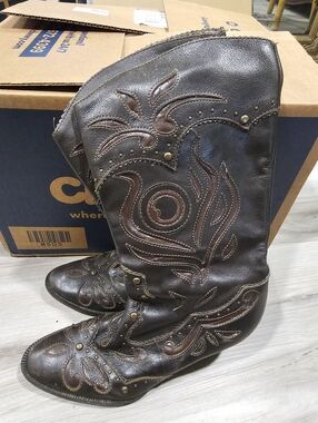 Gianni Bini Brown Western Cowgirl Style Boots